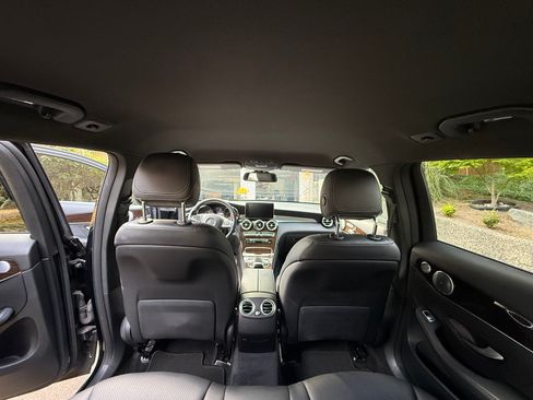 Used 2019 Mercedes-Benz GLC 300 4MATIC image 17