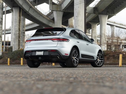Used 2022 Porsche Macan Sport Edition image 9