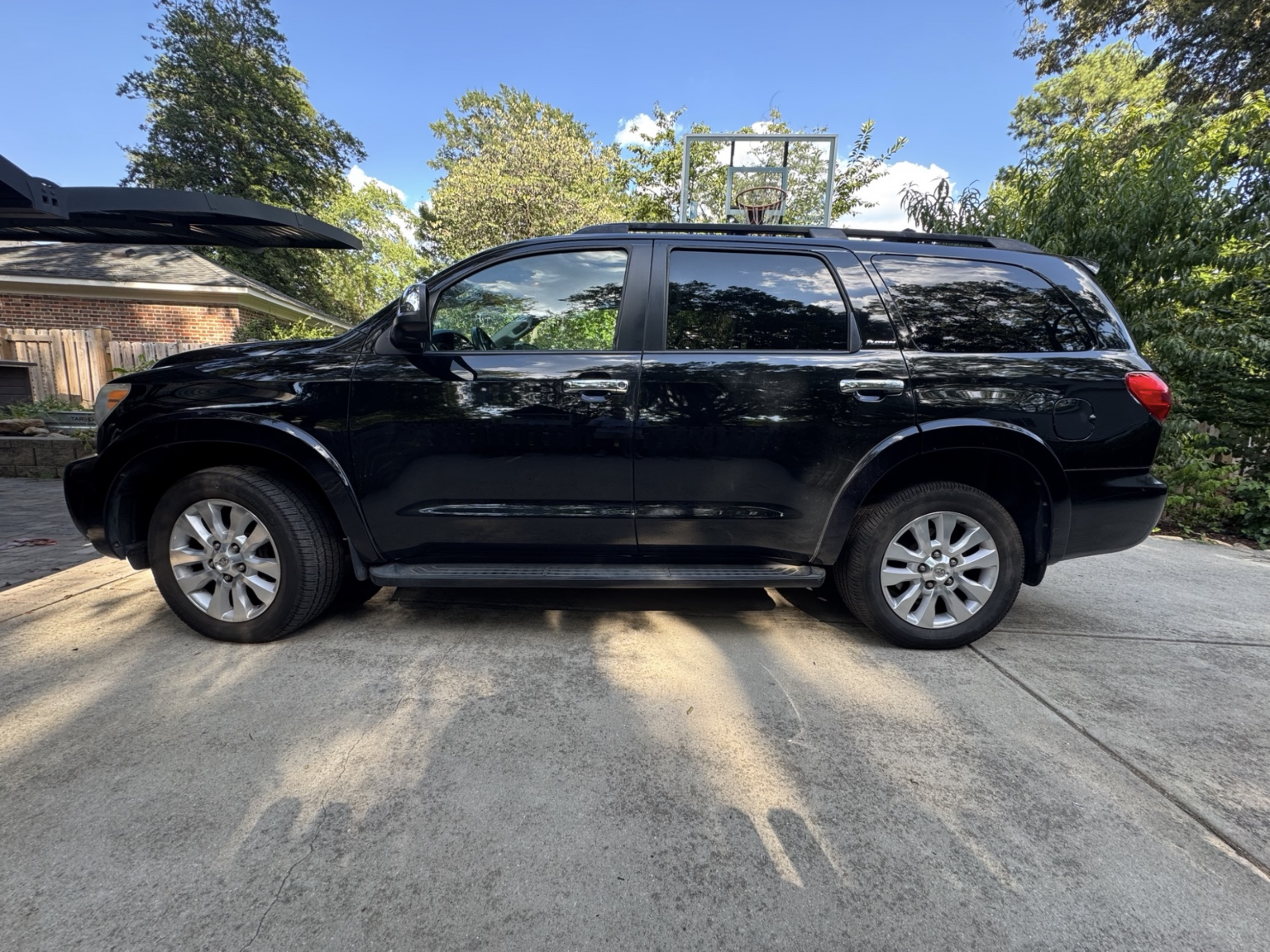 Used 2017 Toyota Sequoia Platinum AWD/4WD image 2