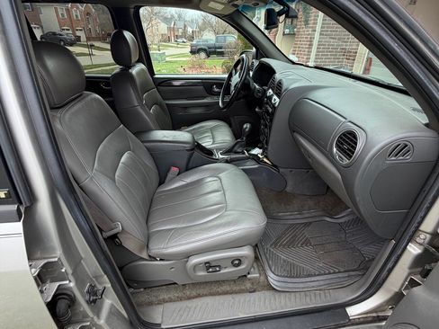 Used 2004 GMC Envoy XUV SLT image 19