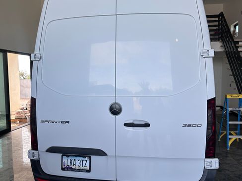 Used 2020 Mercedes-Benz Sprinter 2500 image 10