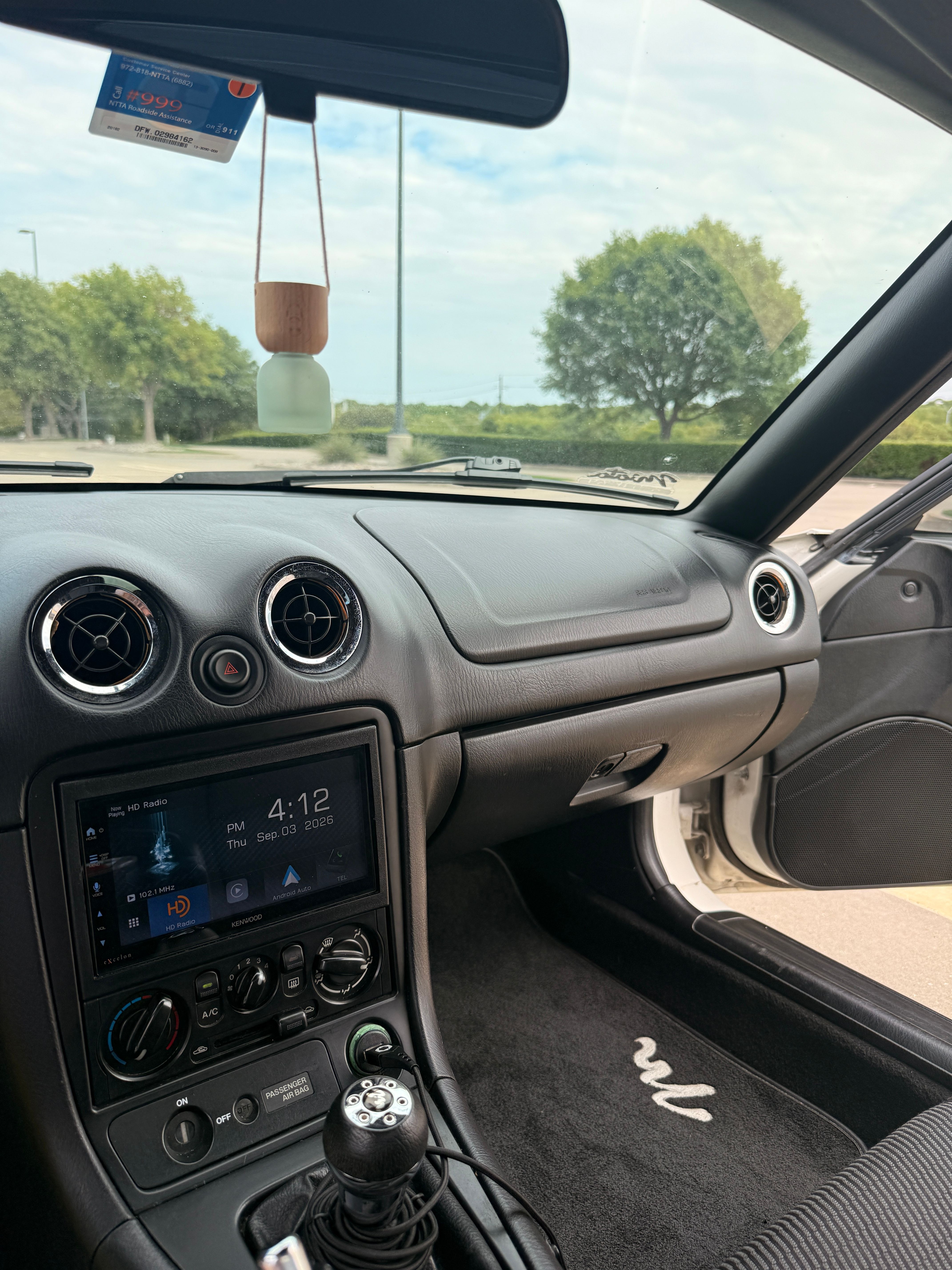 Used 2000 MAZDA MX-5 Miata RWD image 23