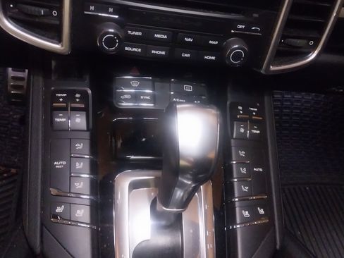 Used 2017 Porsche Cayenne S image 8