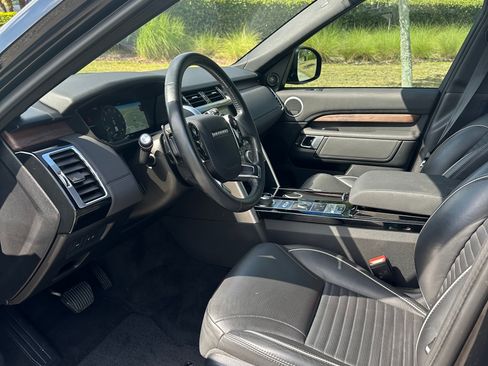 Used 2020 Land Rover Discovery HSE image 9