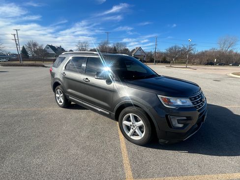 Used 2016 Ford Explorer XLT image 14