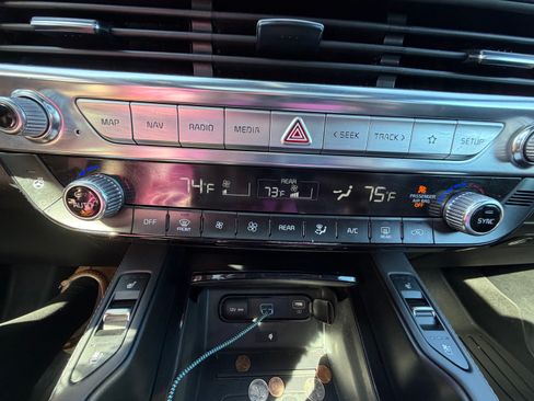 Used 2022 Kia Telluride SX w/ SX Prestige Package image 4