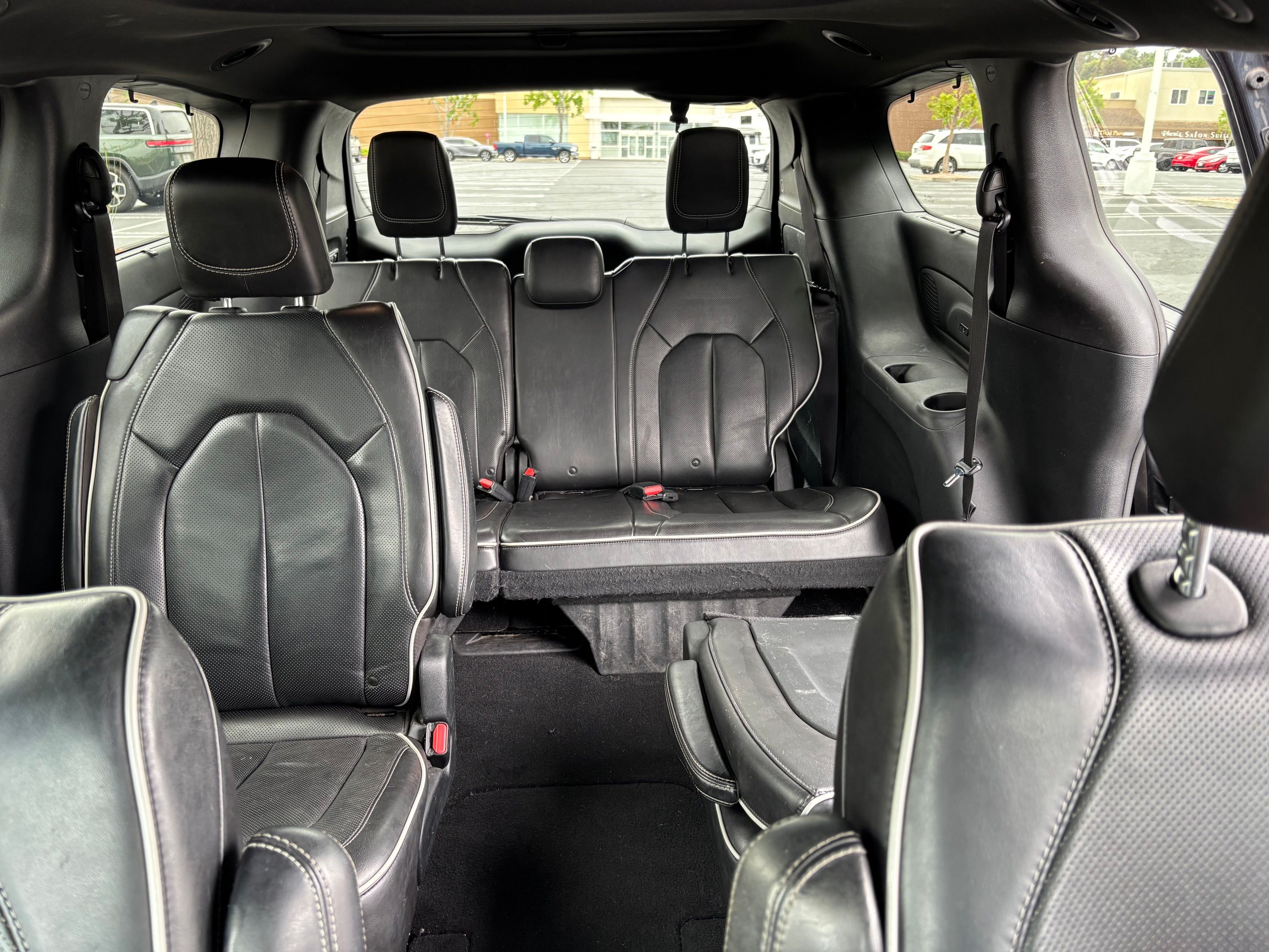 Used 2020 Chrysler Pacifica Limited w/ Advanced Safetytec Group FWD image 13