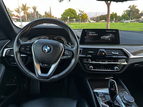 Used 2018 BMW 530e RWD image 4
