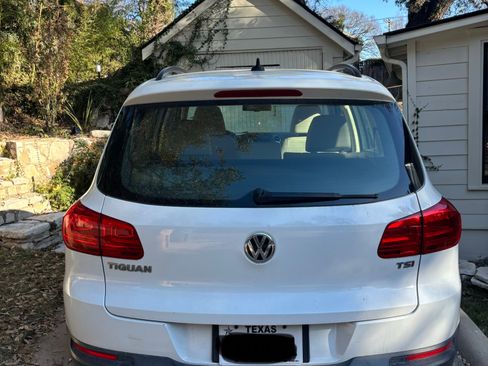 Used 2017 Volkswagen Tiguan S image 1