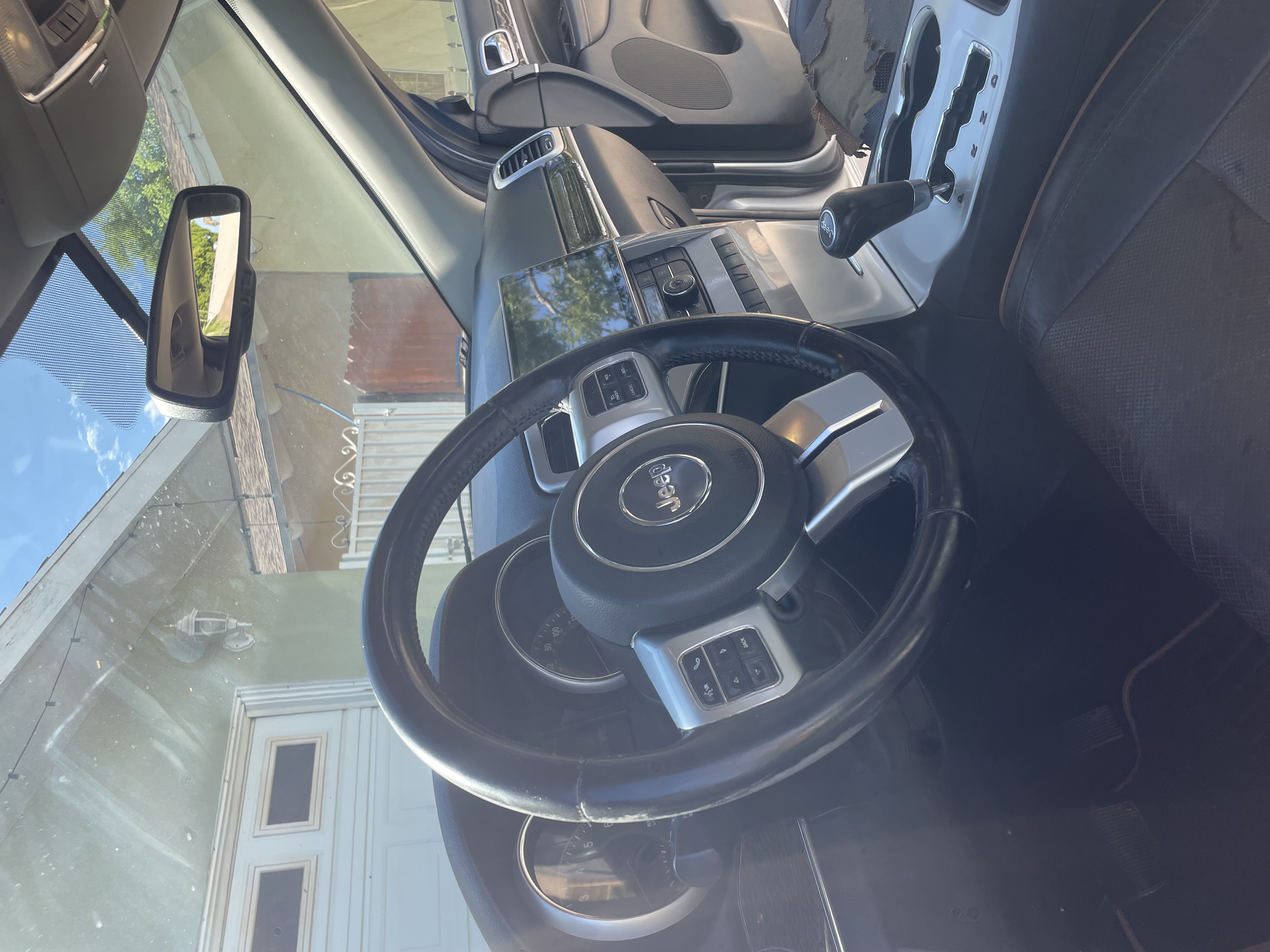 Used 2011 Jeep Grand Cherokee 70th Anniversary RWD image 5