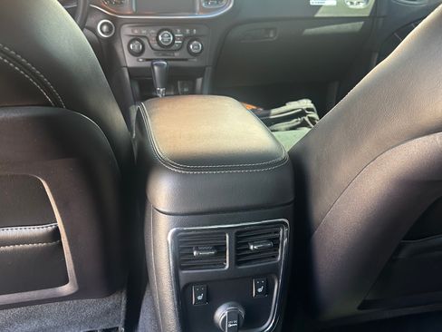 Used 2011 Dodge Charger R/T RWD image 29