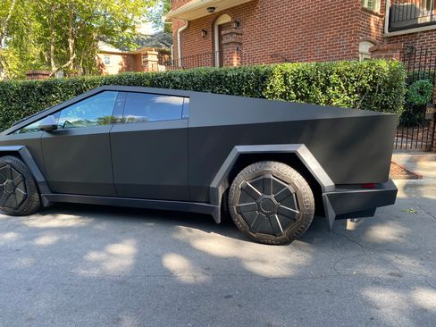 Used 2024 Tesla Cybertruck AWD Crew Cab image 2