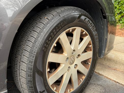 Used 2015 Chrysler Town & Country Touring image 25