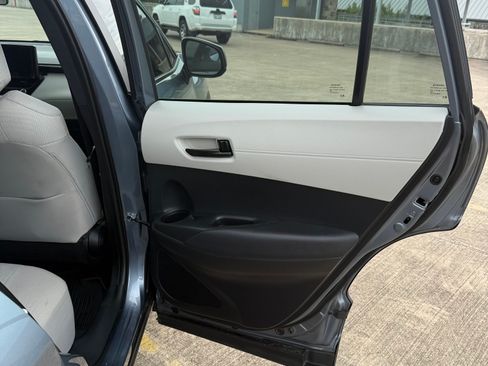 Used 2023 Toyota Corolla Cross L FWD image 11
