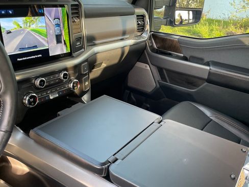 Used 2021 Ford F150 Lariat w/ Max Trailer Tow Package image 9