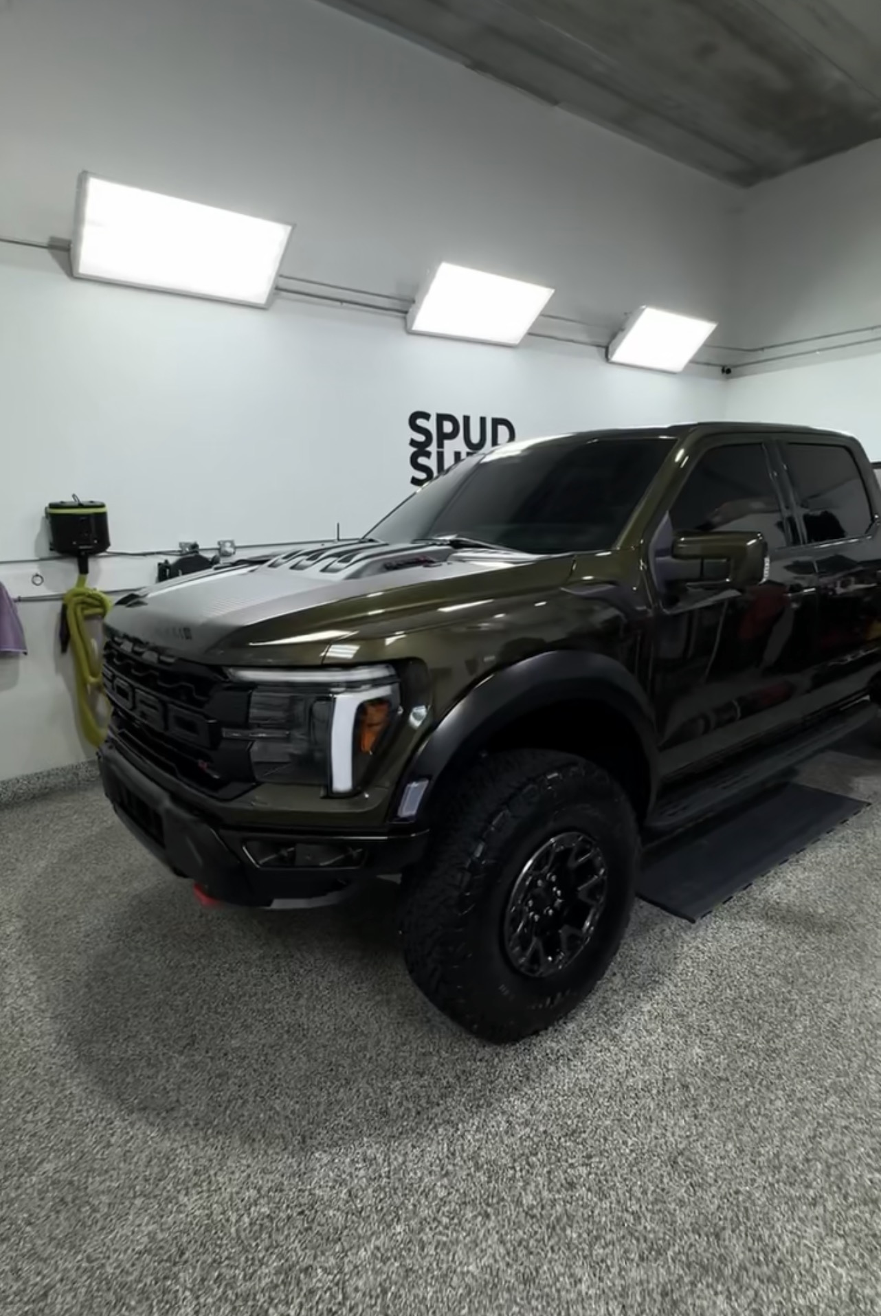 Used 2025 Ford F150 Raptor w/ Equipment Group 803A Raptor R AWD/4WD image 6