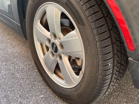 Used 2015 MINI Cooper 4-Door Hardtop image 16