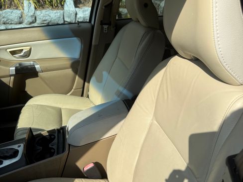 Used 2011 Volvo XC90 3.2 image 10