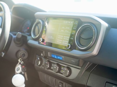 Used 2022 Toyota Tacoma TRD Sport image 27