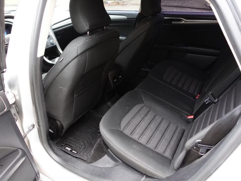 Used 2017 Ford Fusion SE image 14