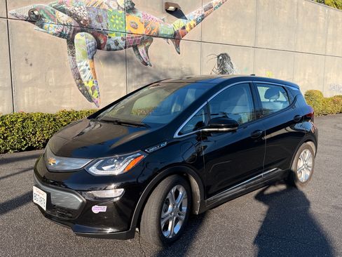 Used 2018 Chevrolet Bolt LT FWD image 1