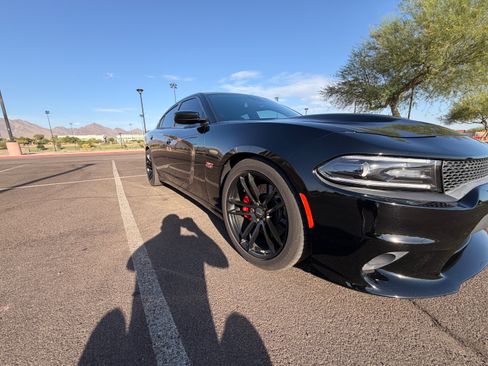 Used 2017 Dodge Charger R/T Scat Pack w/ Technology Group RWD image 4