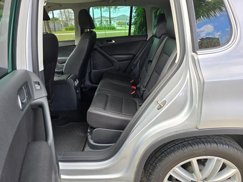 Used 2015 Volkswagen Tiguan SE image 13