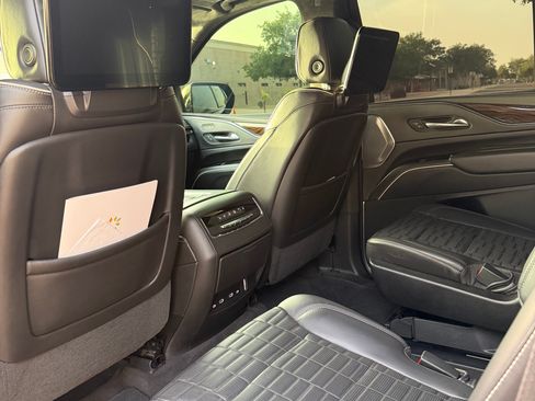 Used 2021 Cadillac Escalade Sport Platinum image 8