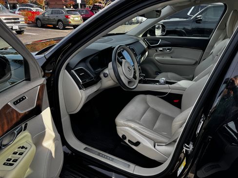 Used 2019 Volvo XC90 T6 Momentum w/ Advanced Package image 11