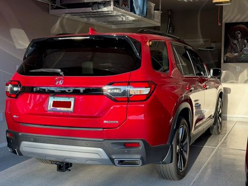 Used 2024 Honda Pilot Touring image 2