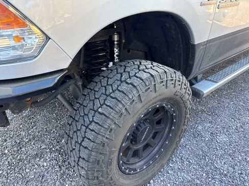 Used 2017 RAM 3500 SLT w/ Luxury Group image 4