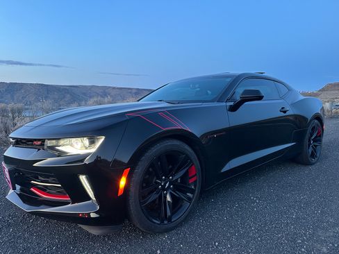 Used 2018 Chevrolet Camaro LT image 4