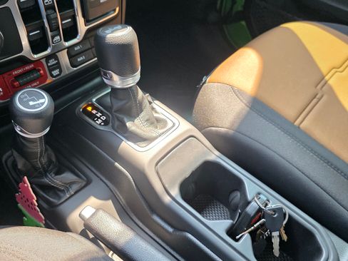 Used 2025 Jeep Wrangler Unlimited Rubicon w/ Convenience Group image 19