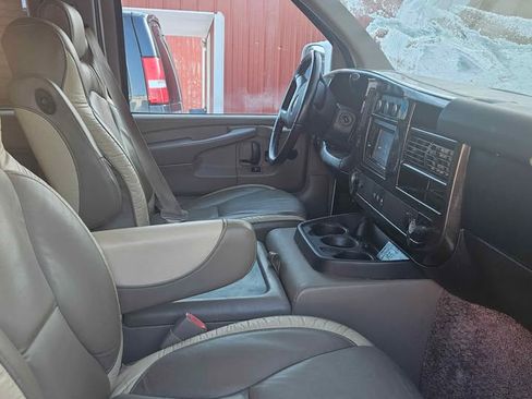 Used 2011 Chevrolet Express 1500 AWD image 9