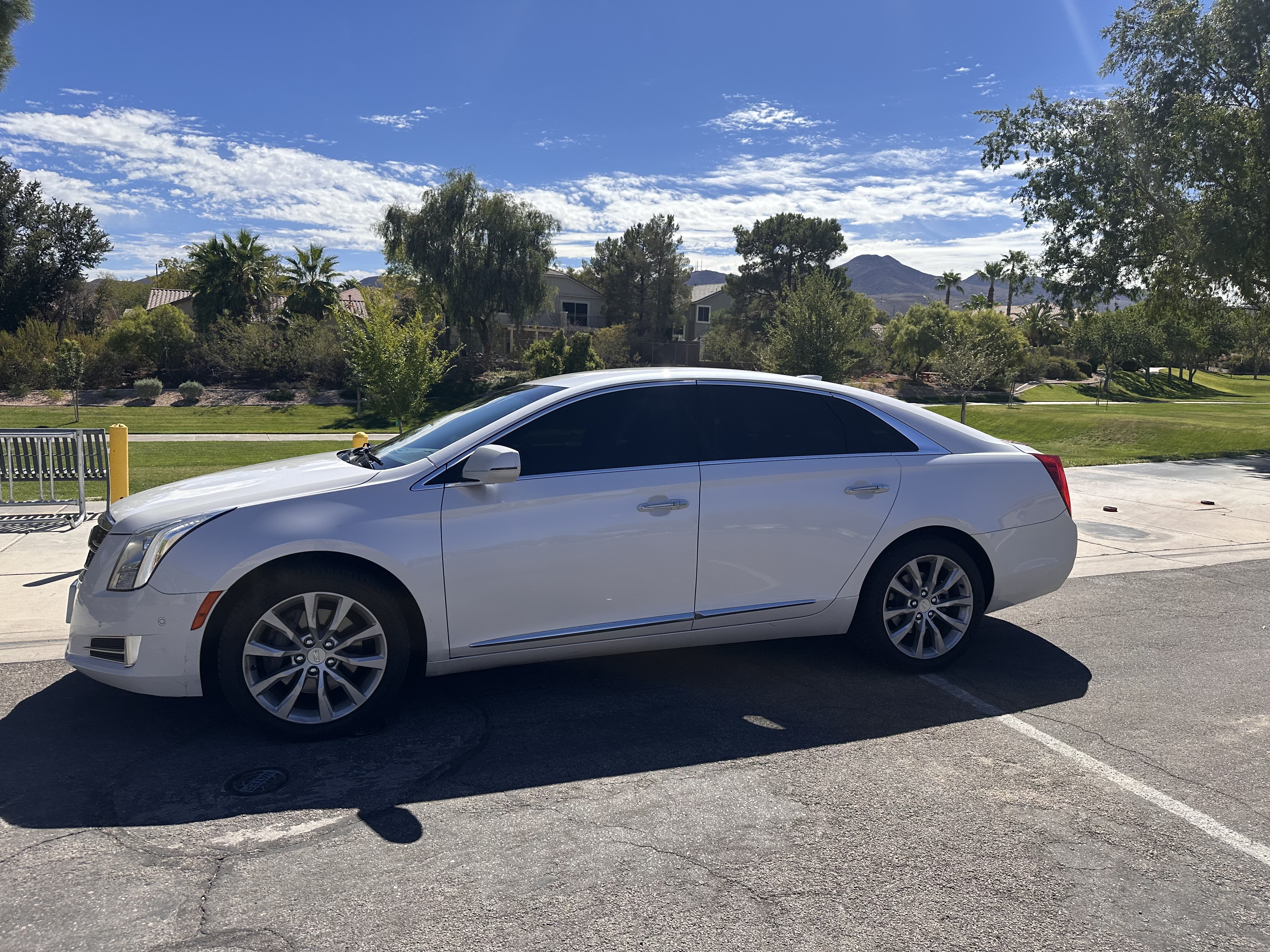Used 2017 Cadillac XTS Luxury FWD image 1