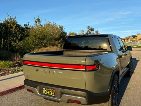 Used 2023 Rivian R1T Launch Edition image 12