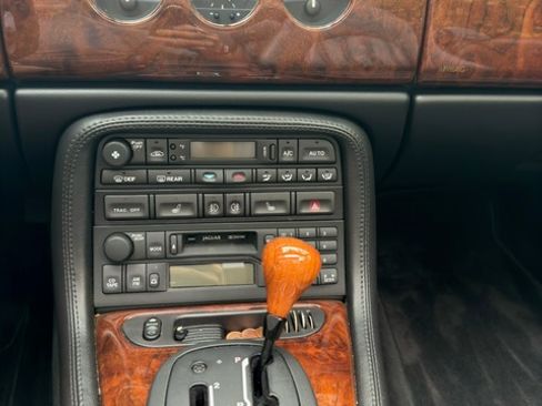 Used 2000 Jaguar XK8 Convertible image 22