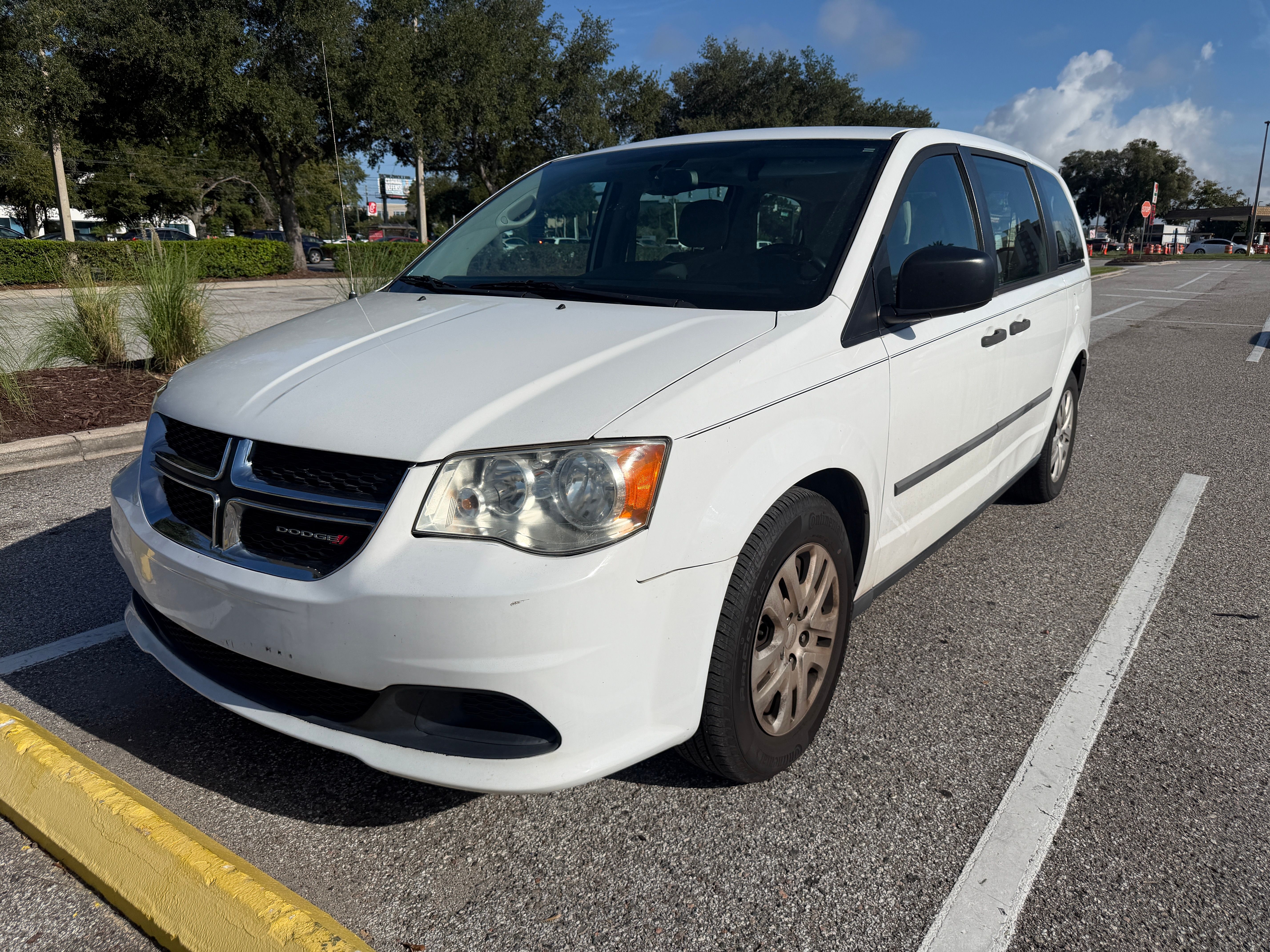Used 2014 Dodge Grand Caravan American Value Package w/ UConnect Hands-Free Group FWD image 1
