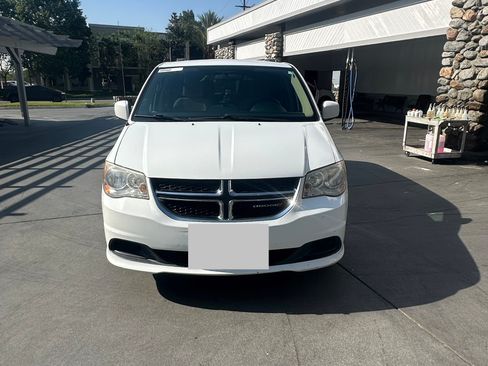 Used 2014 Dodge Grand Caravan SXT image 5