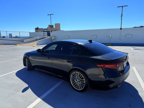 Used 2018 Alfa Romeo Giulia Ti w/ Quick Order Package 22Z Lusso image 10