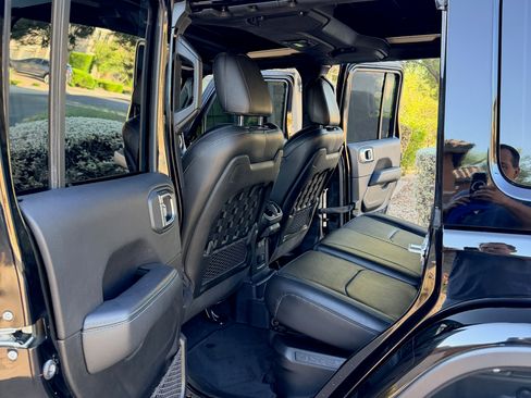 Used 2022 Jeep Wrangler Unlimited Rubicon 4xe w/ Steel Bumper Group AWD/4WD image 11