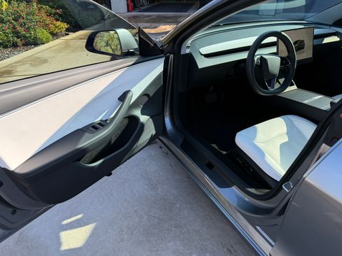 Used 2025 Tesla Model 3 Long Range image 13