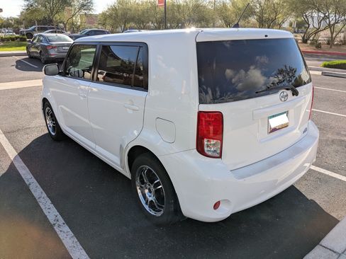 Used 2011 Scion xB Hatchback 4D image 10