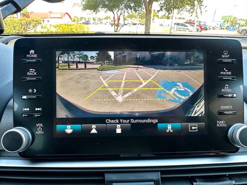 Used 2019 Honda Accord Touring image 15