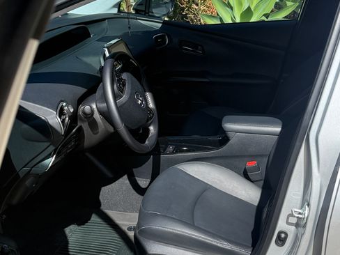 Used 2021 Toyota Prius Prime Limited w/ Carpet Mat Package (TMS) image 6