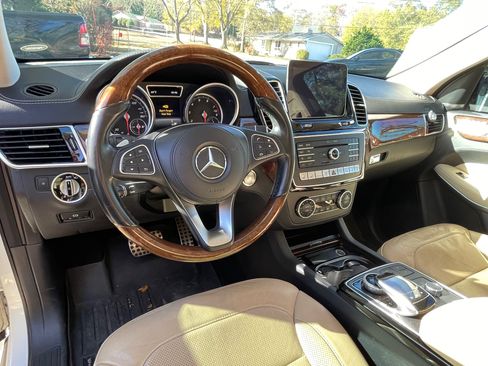 Used 2017 Mercedes-Benz GLS 550 4MATIC image 9