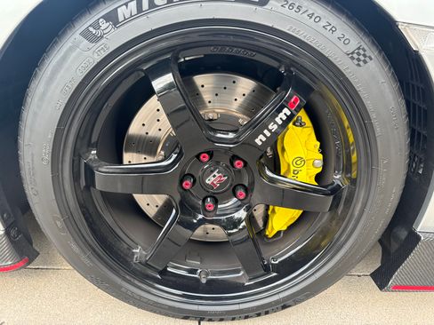 Used 2018 Nissan GT-R NISMO AWD/4WD image 9