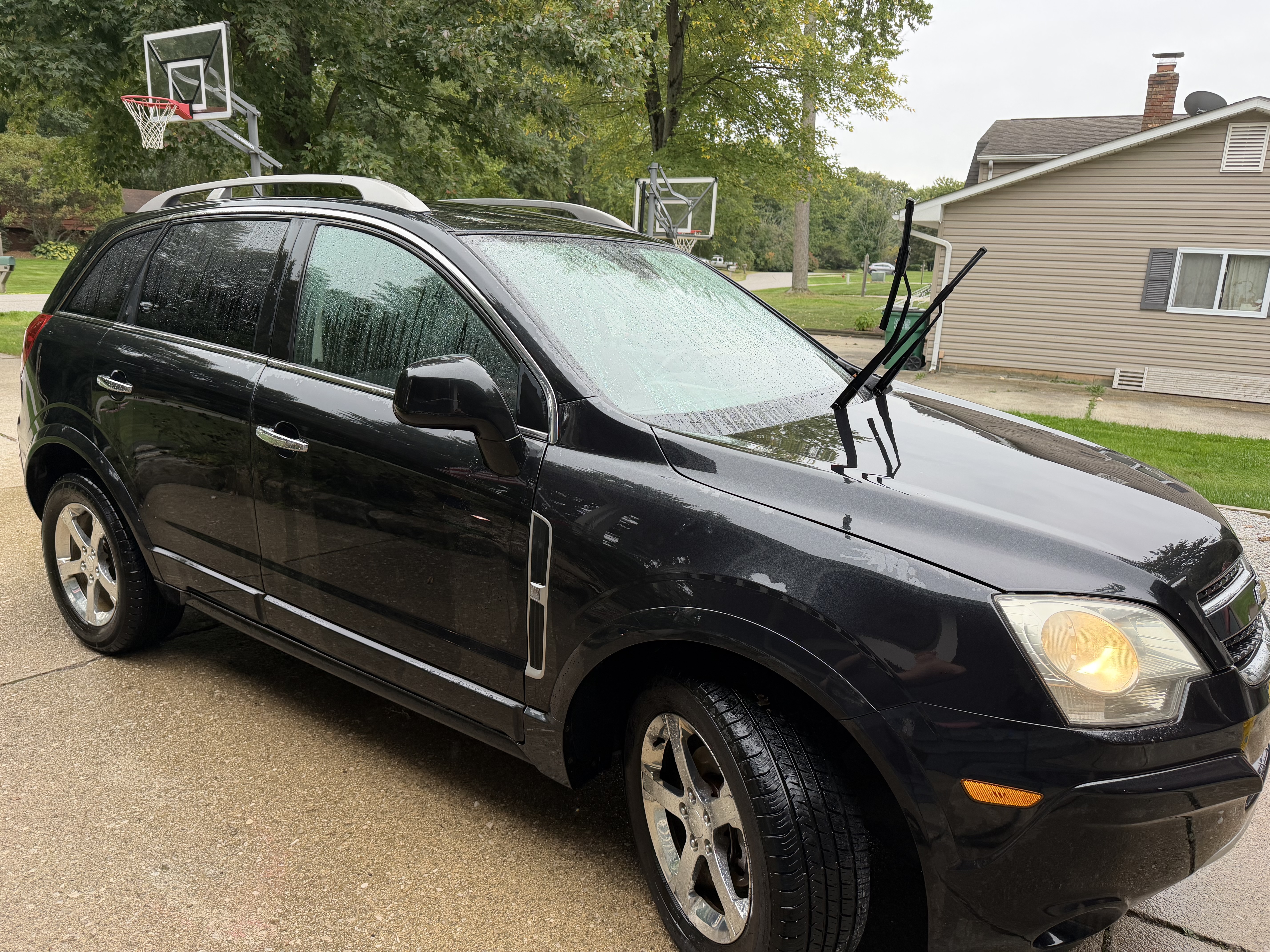 Used 2012 Chevrolet Captiva Sport LT FWD image 4