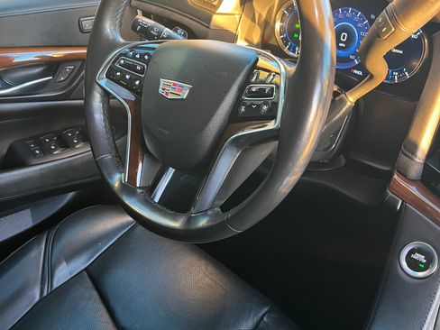 Used 2019 Cadillac Escalade ESV Luxury image 8