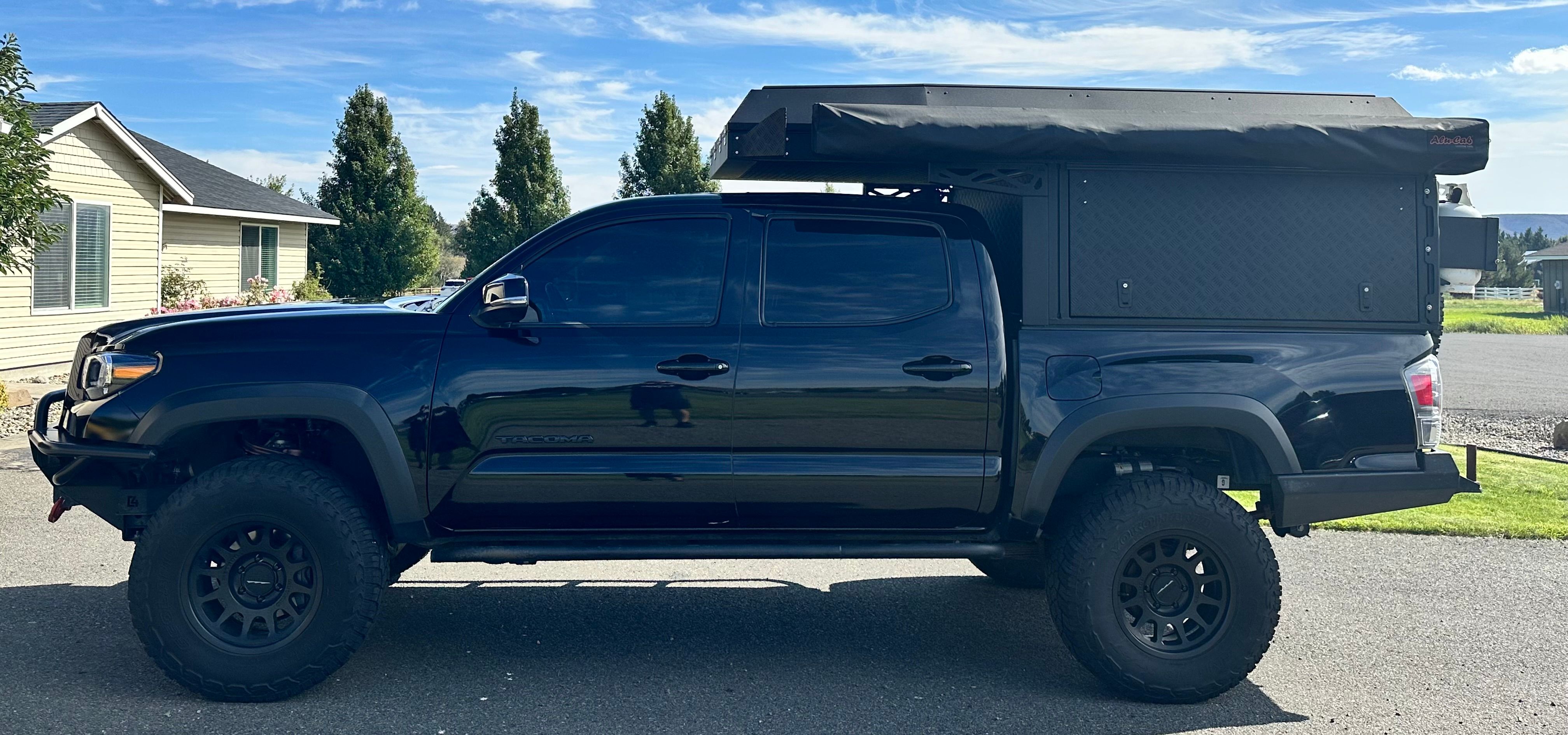 Used 2021 Toyota Tacoma TRD Off-Road w/ TRD Premium Off Road Package AWD/4WD image 13